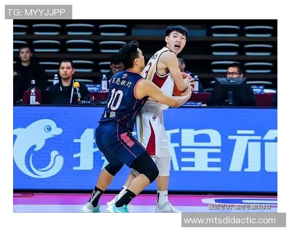 成都足球队在钻石联赛中的速度表现分析与战术探讨 成都足球队在钻石联赛中的速度表现分析与战术探讨