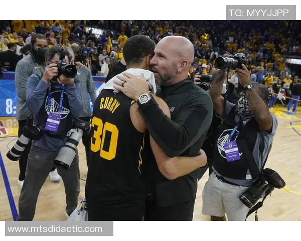 勇士与独行侠激战正酣精彩直播尽在眼前不容错过 勇士与独行侠激战正酣精彩直播尽在眼前不容错过