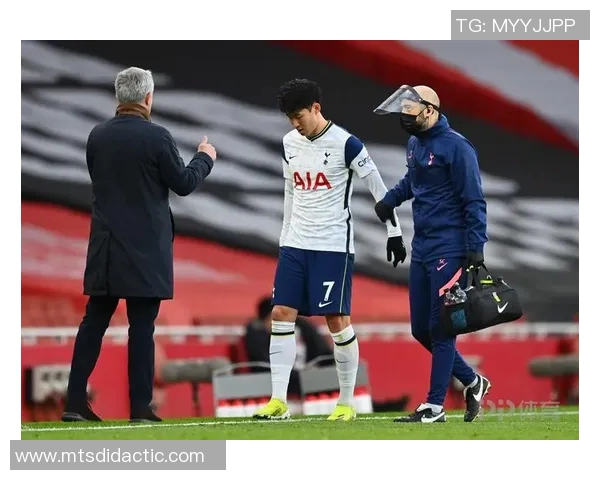 杜兰特对阵小牛狂砍52分展现绝对统治力引发球迷热议