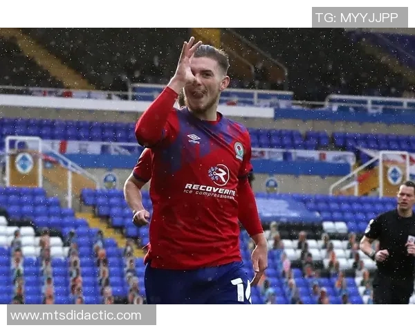 达尼洛：从青涩少年到足球场上的闪耀明星之路