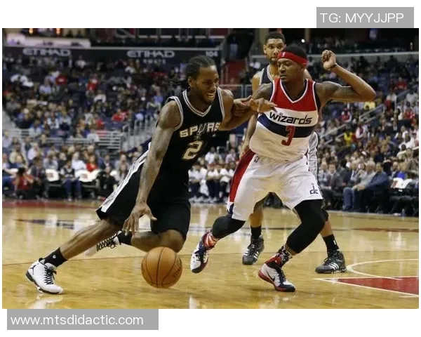 马刺与快船激战正酣NBA录像回顾12月14日精彩瞬间分析