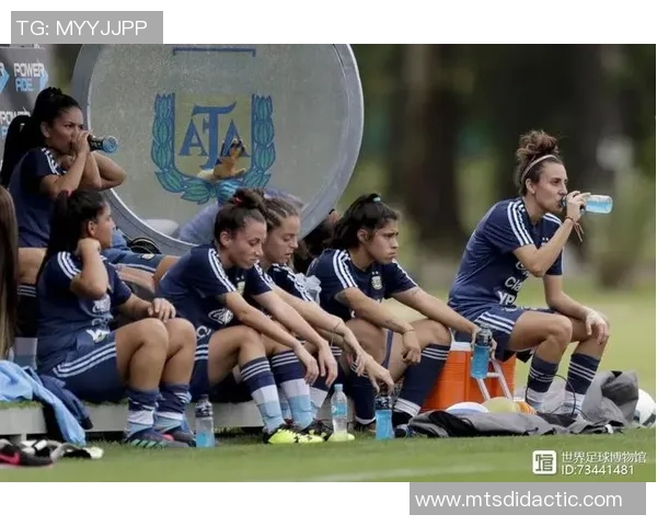 阿根廷女足迎战日本队力争在世界杯赛场上创造佳绩
